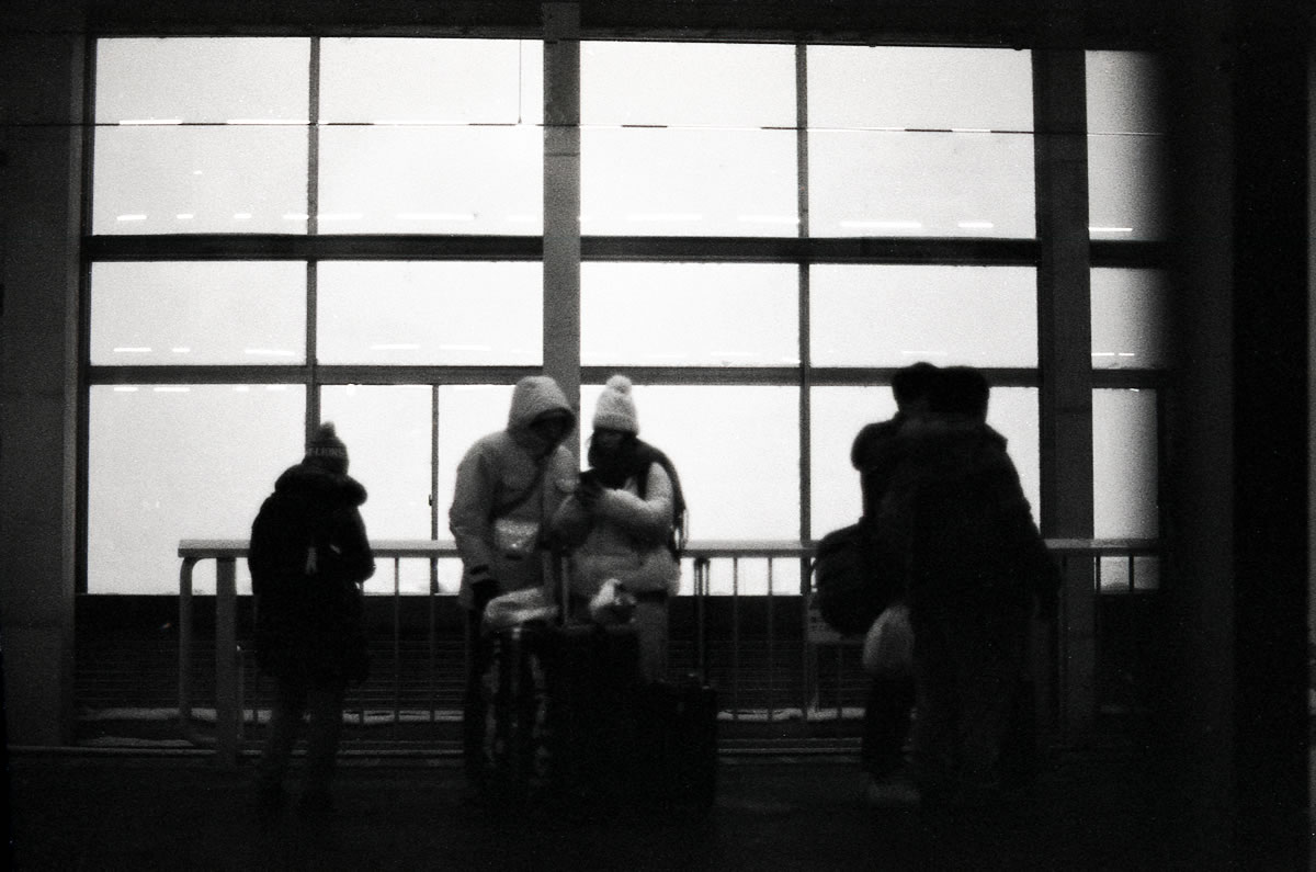 越後湯沢駅｜Nikon F3 Limited + AI Nikkor 50mm f/1.2S + Marix 400