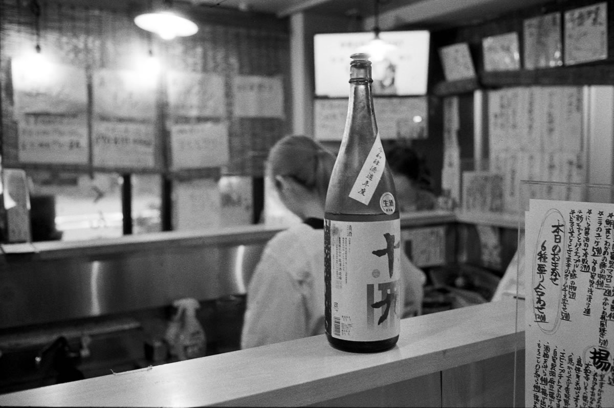 日本酒の種類も豊富｜Leica M5 + Summilux 35mm f1.4 + Marix 400