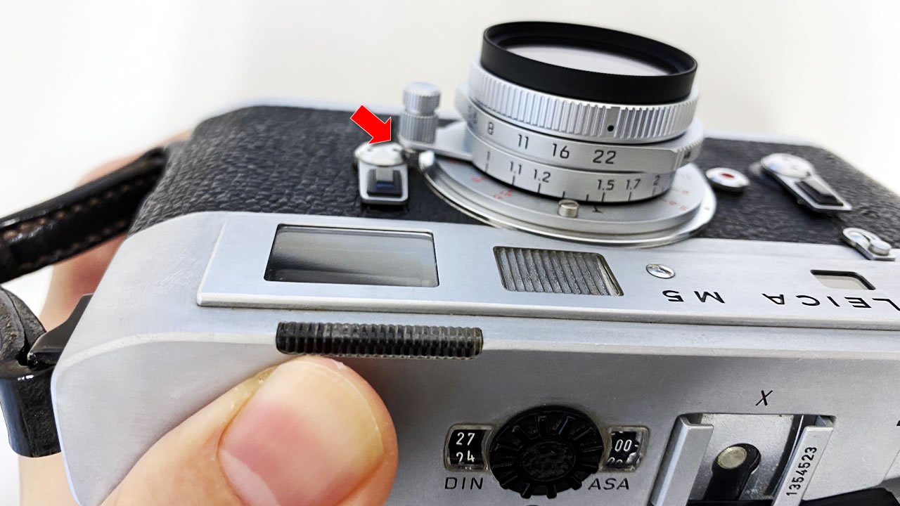 Leica M5のフレームセレクターと干渉して近接撮影できません