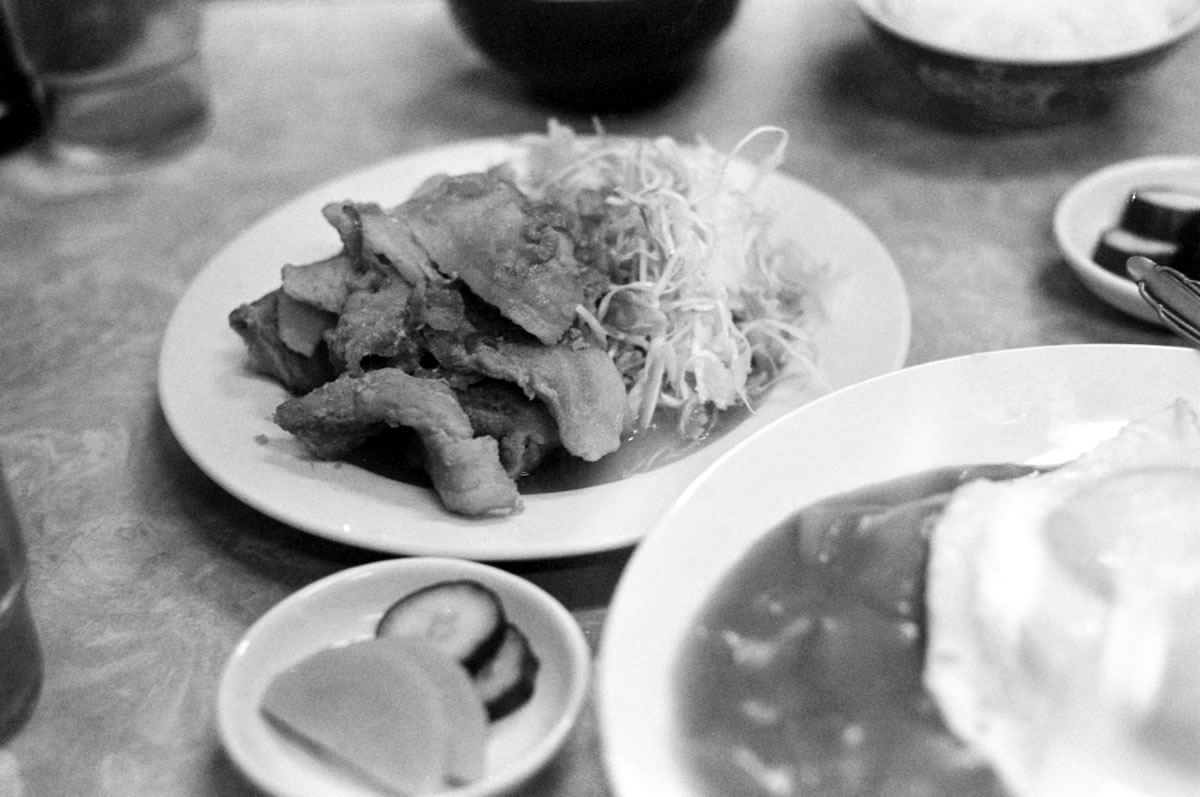 こちら名物の生姜焼き定食！｜Leica M3 + DR Summicron 1:2/50mm + Marix 400