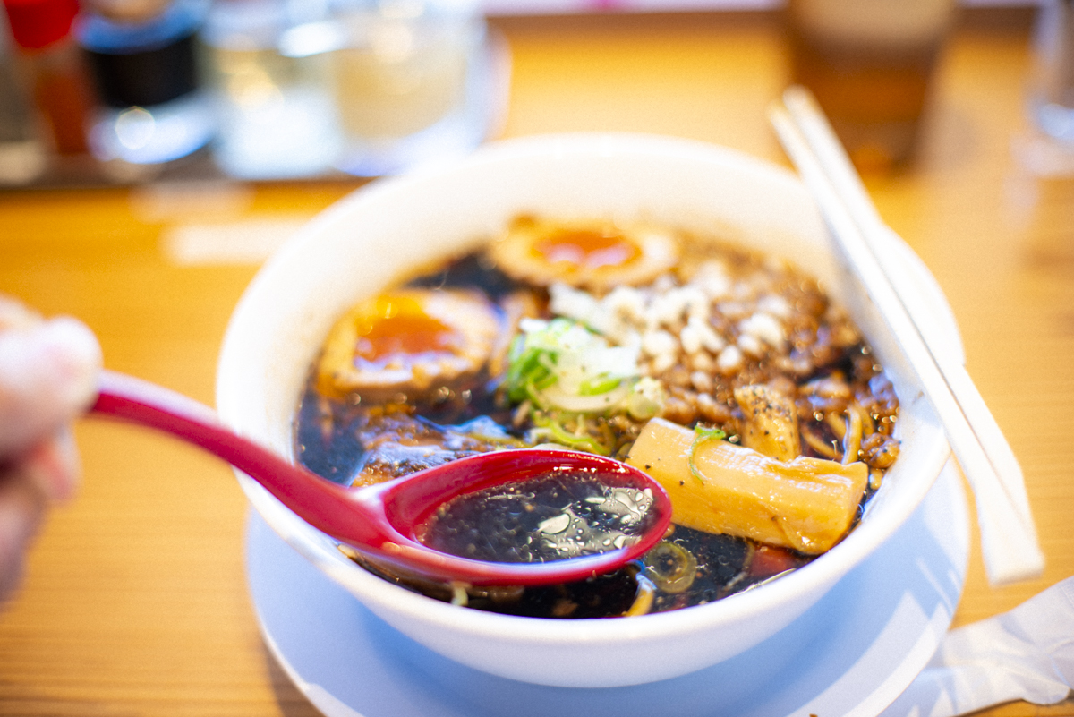 本当にブラックな富山ブラックラーメン