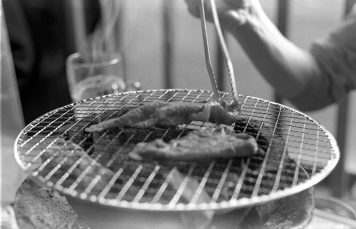 昼から宴｜Leica M3 + DR Summicron 1:2/50mm + ILFORD HP5 PLUS