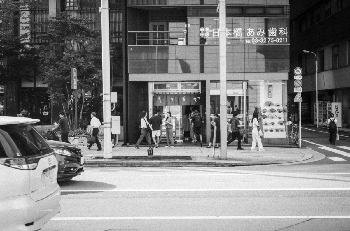 どら焼きで有名なうさぎや｜Leica M10 Monochrom + SUMMILUX-M f1.4/50mm ASPH.