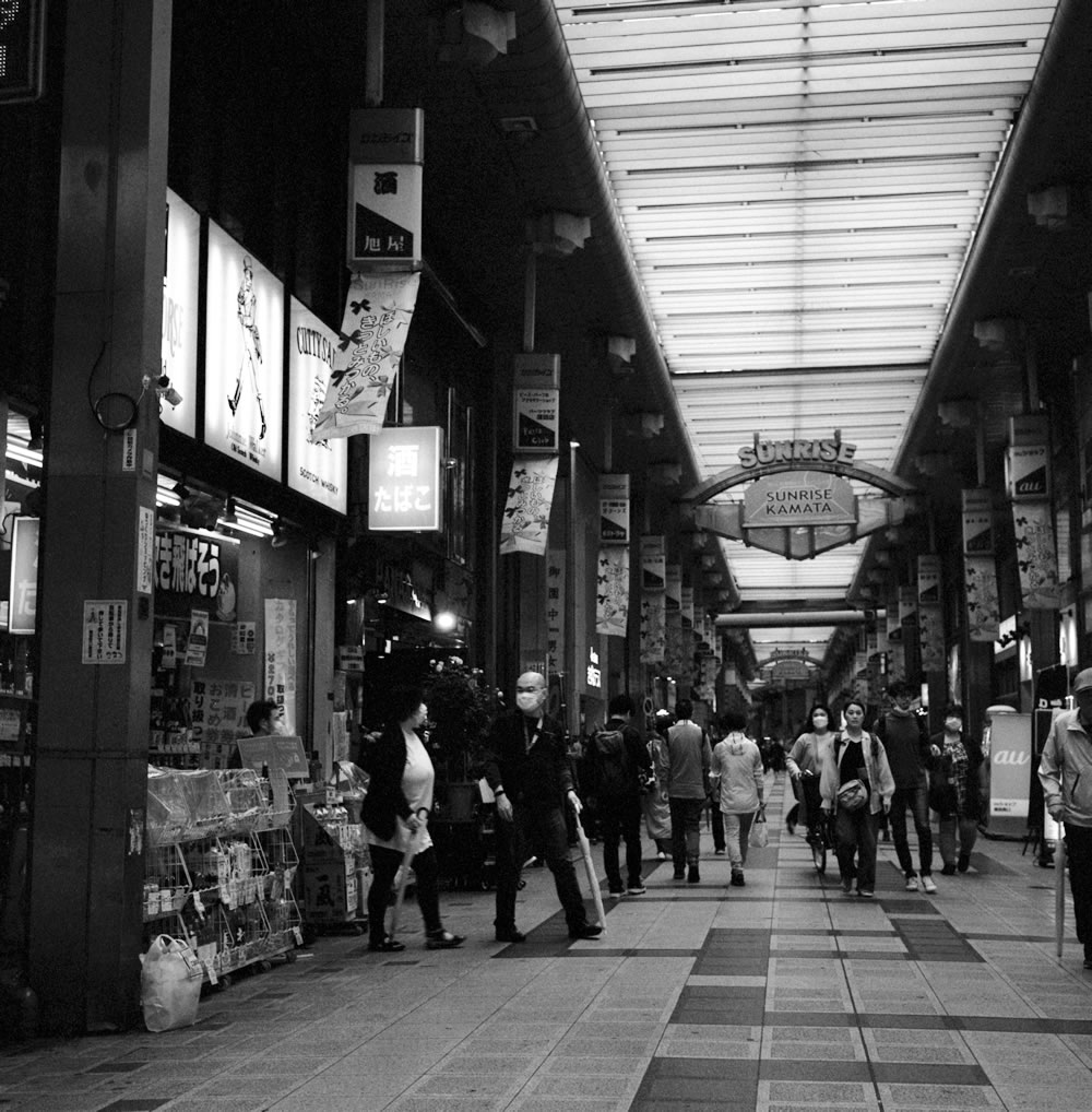 本日の目的地・旭屋｜ROLLEIFLEX 2.8F + Fomapan 400 Action