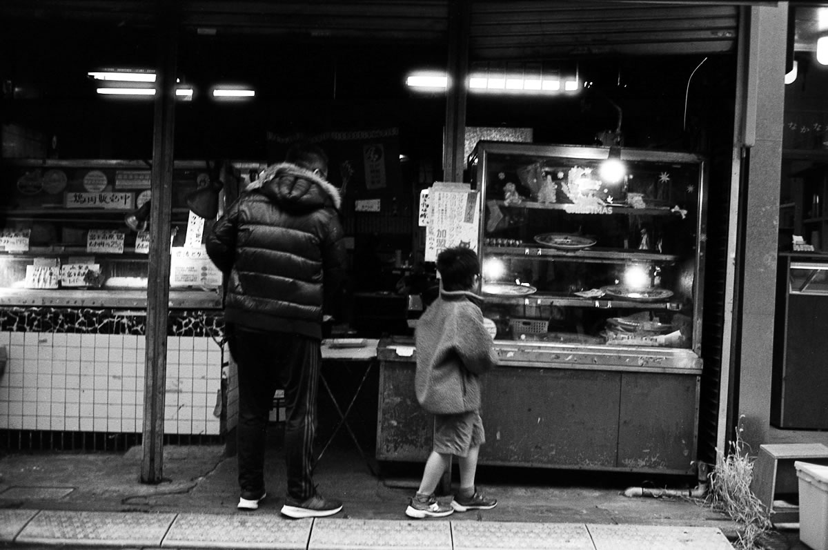 お団子はちょうど売り切れてしまいました｜Leica M5 + Summilux 35mm f1.4 + Marix 400