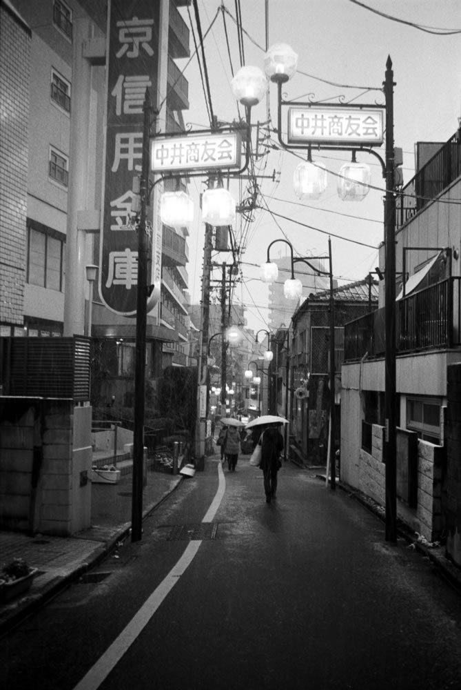 商店街にも雪が｜Leica M3 + Summaron 35mm F3.5 with goggles + Marix 400