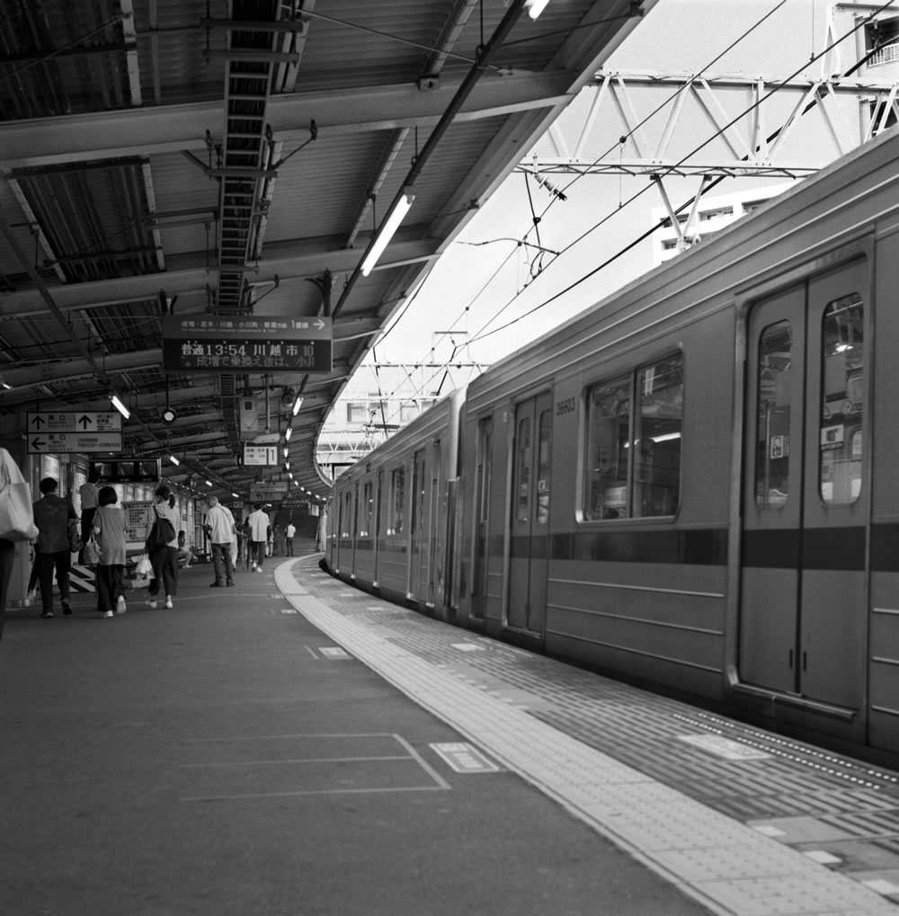 スタートは東武東上線大山駅｜ROLLEIFLEX 2.8F + ILFORD HP5 PLUS