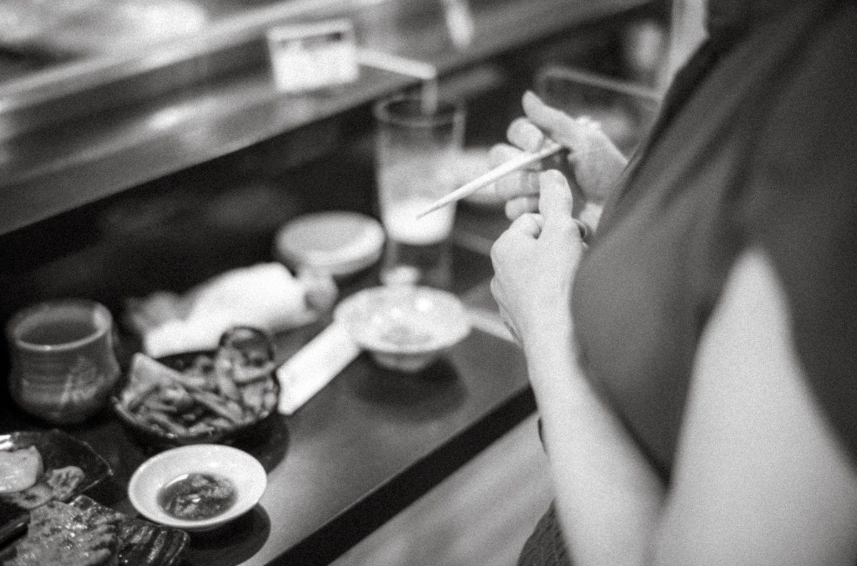 美味しいものを美味しく楽しくいただく有り難さよ｜Leica M10 Monochrom + SUMMILUX-M f1.4/50mm ASPH.