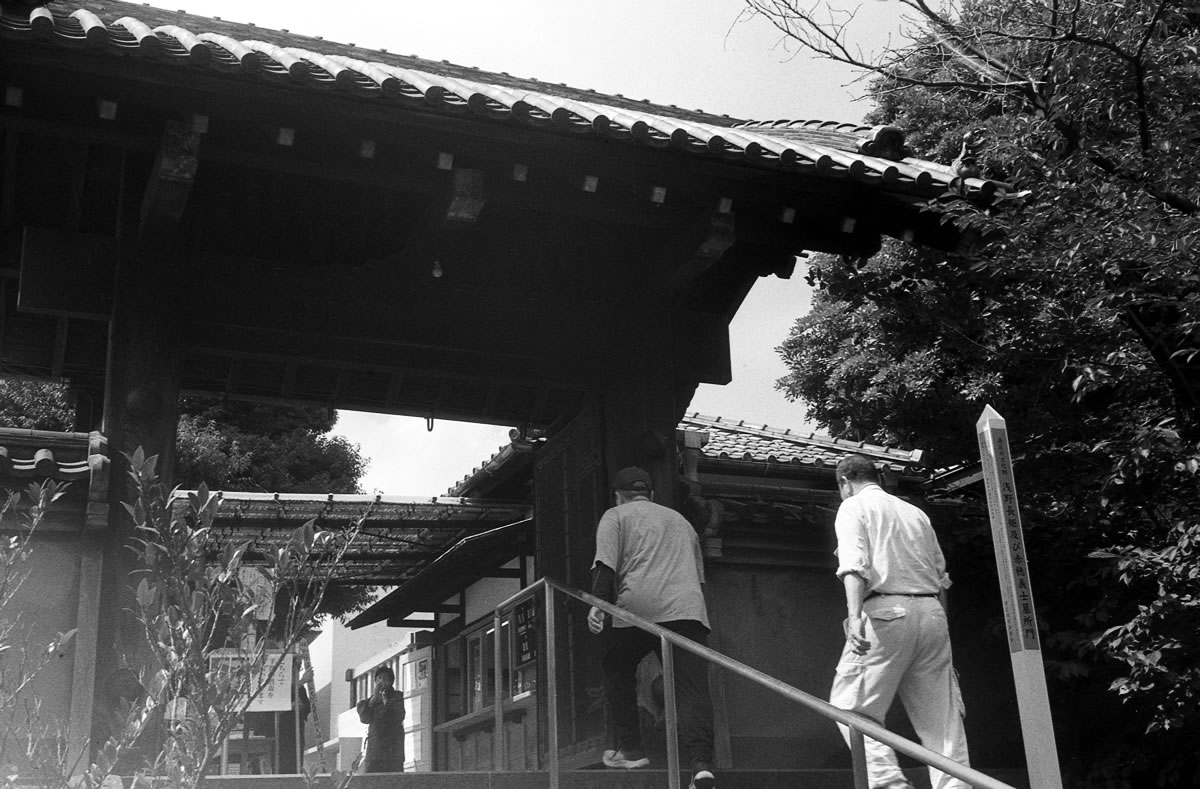 泉岳寺は赤穂浪士の聖地｜Rollei 35S + MARIX 400