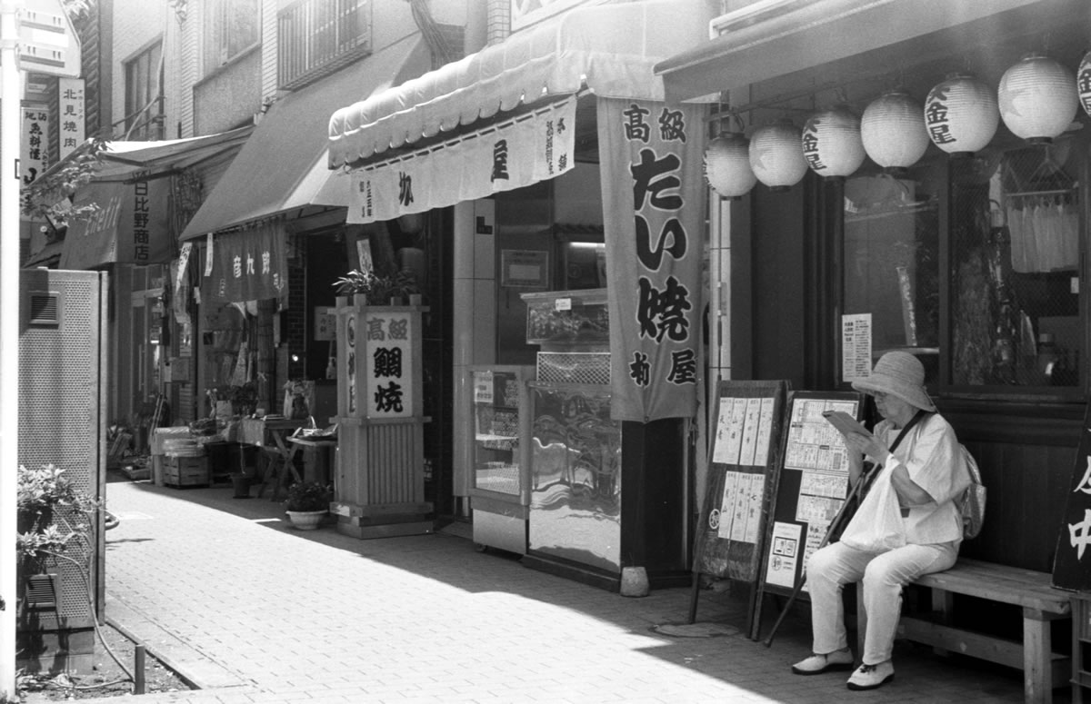 ライカとローライ片手に次なる街へ旅しよう｜Leica M5 + SUMMILUX-M f1.4/50mm ASPH. + Fomapan 400 Action