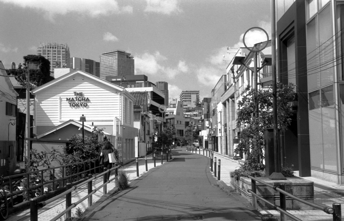 裏原宿｜Rollei 35S + Fomapan 400 Action