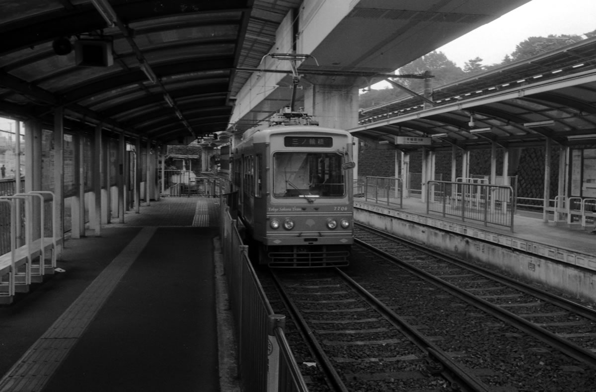 王子駅｜Leica M3 + Summaron 35mm F3.5 with goggles + Marix 400