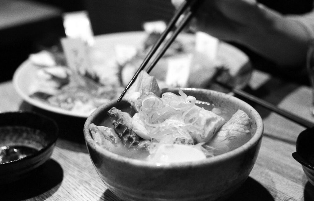 海鮮山の魚料理が凄い|Leica M3 + DR Summicron 1:2/50mm + Fomapan 400 Action