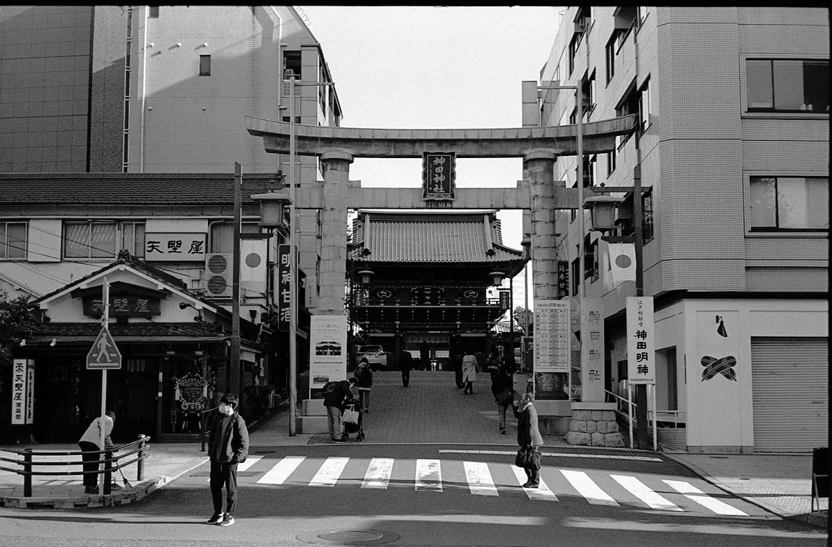 神田明神、初めて来た｜LEICA M5 + C Sonnar 50mm F1.5 + Kodak TRI-X 400