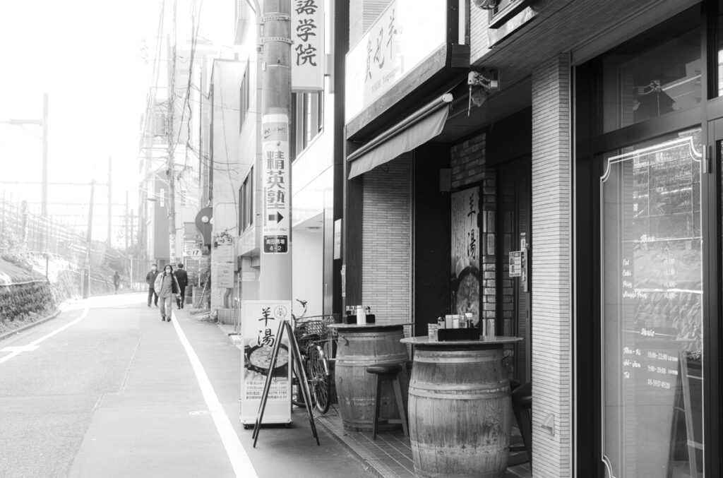 羊貴妃羊湯館に到着|Leica M10 Monochrom + C Sonnar T* 1.5/50 ZM