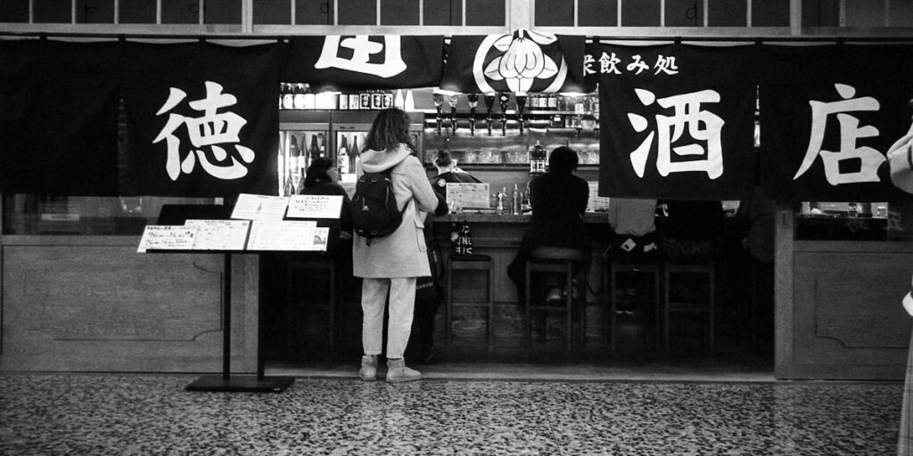 ランチ難民を救う徳田酒店|Leica M3 + Summaron 35mm F3.5 with goggles + Fomapan 400 Action