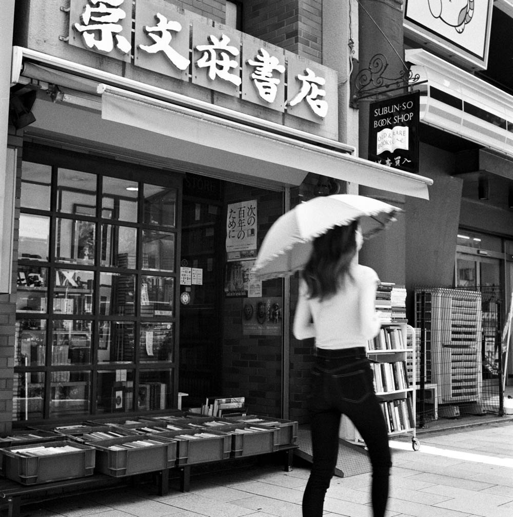 神保町を歩く｜ROLLEIFLEX 2.8F + Fomapan 400 Action