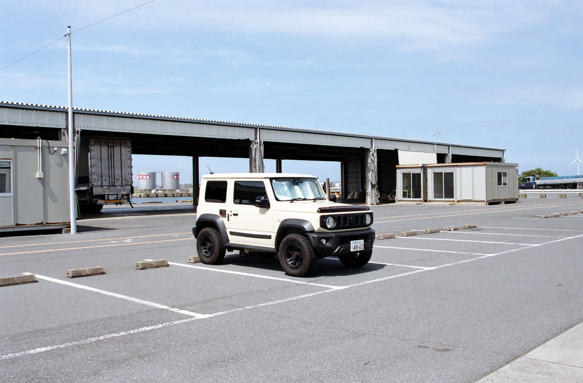 次はジムニーでどこへ行こうか|Nikon F3 Limited + AI Nikkor 35mm f/1.4S + KODAK ColorPlus 200