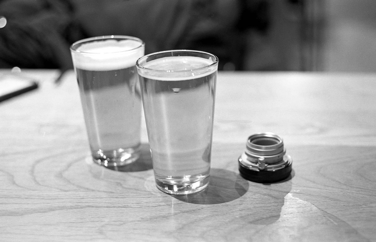 スッキリ美味しいスナークリキッドワークスのビール｜Leica M5 + DR Summicron 1:2/50mm + ILFORD + ILFORD HP5 PLUS