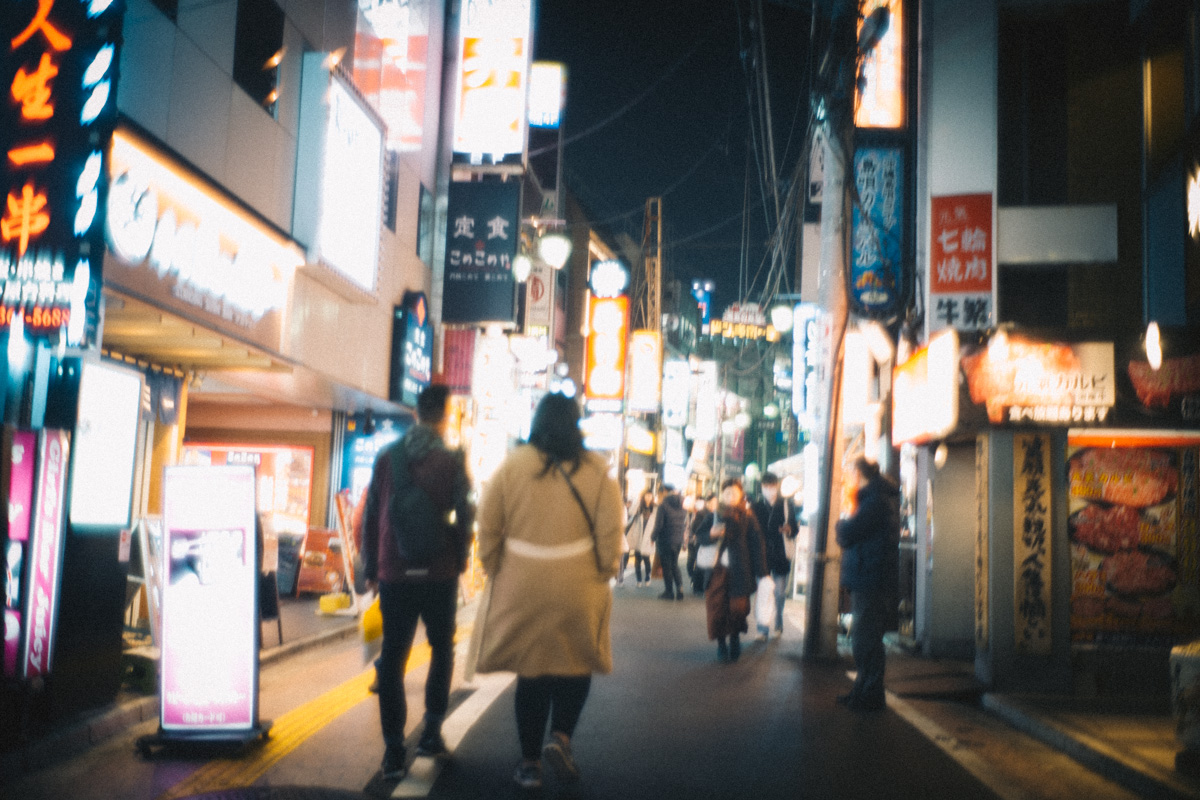 さかえ通りをとん八へ｜Leica M10 + Summilux 35mm f1.4