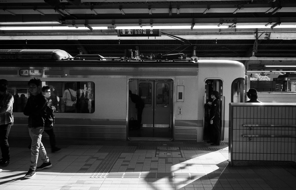 絞って良しなズミルックス｜Leica M5 + Summilux 35mm f1.4 + Fomapan 200 Creative