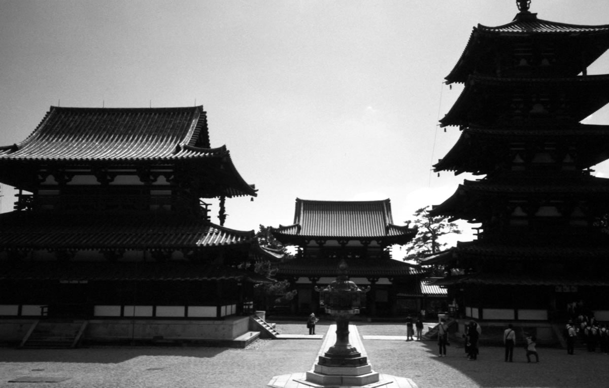 初めて見る法隆寺｜Leica M5 + Summaron 35mm F3.5 with goggles + Fomapan200 Creative