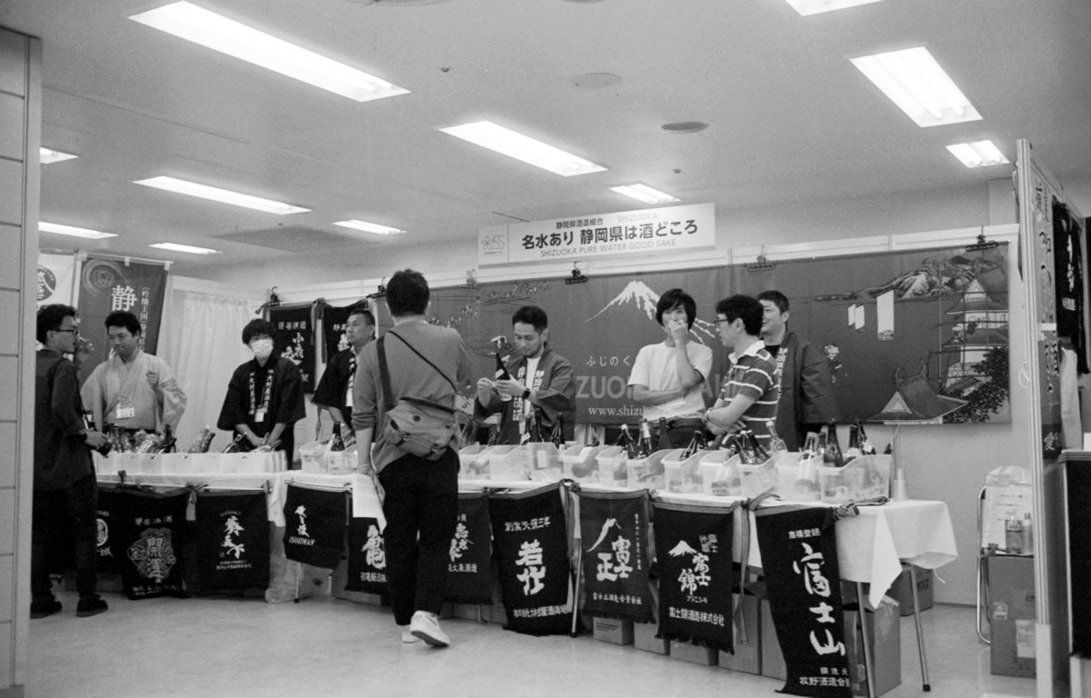 全国から日本酒の蔵元と酒造協会が参加｜Leica M5 + Summilux 35mm f1.4 + Fomapan 400 Action