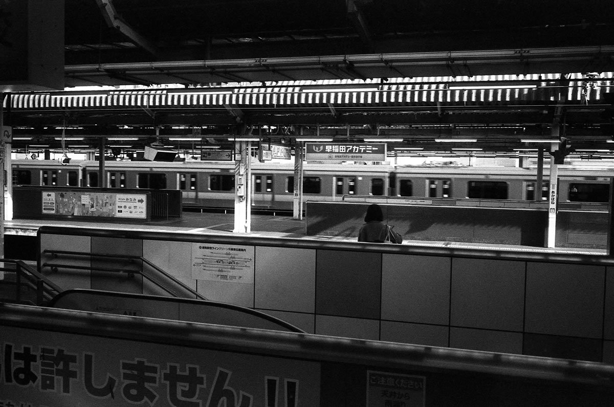 今日は湘南新宿ラインの人|Leica M3 + Summicron 35mm f/2 Goggles + Marix 400