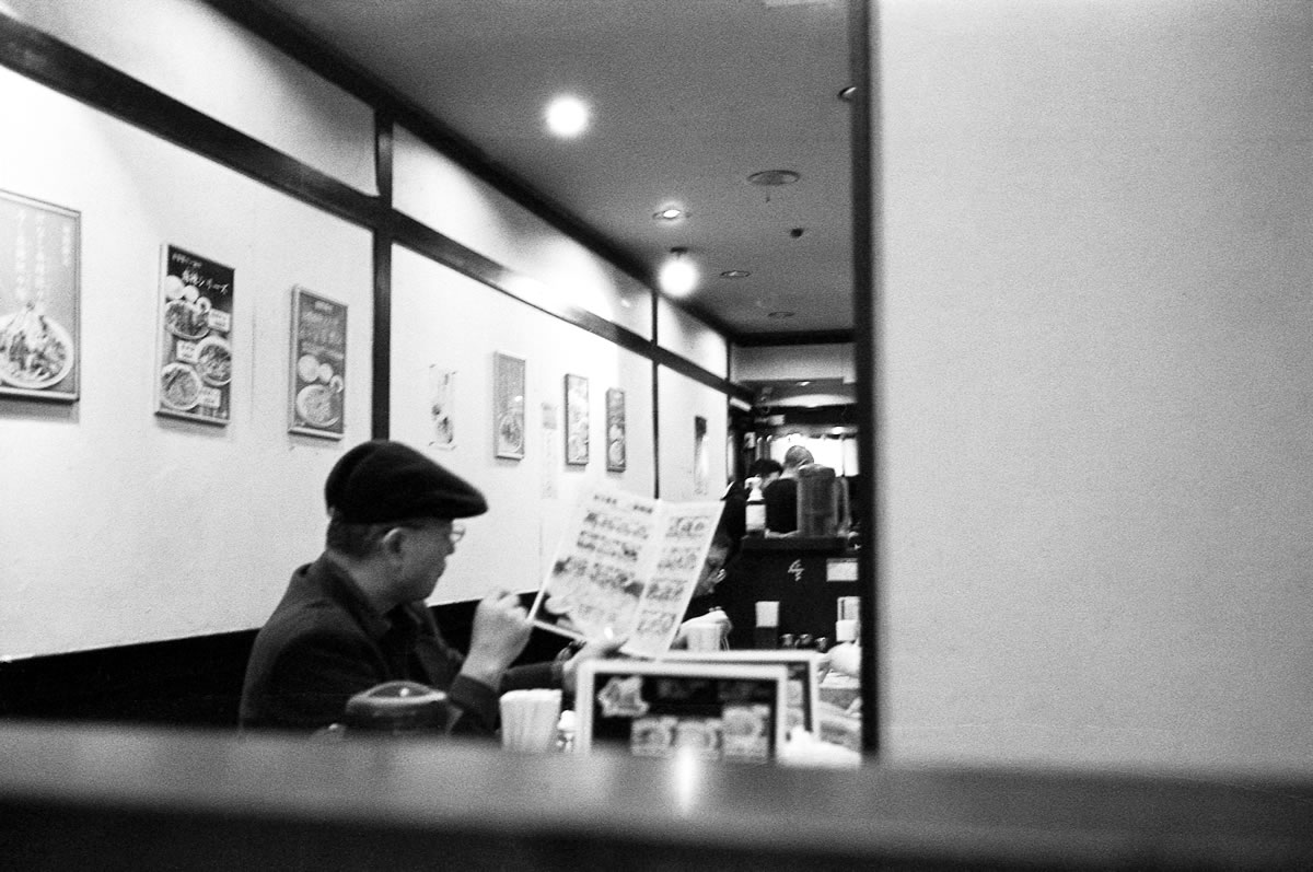 町中華で飲むのは男子の憧れ｜Leica M3 + Summicron 35mm f/2 Goggles + Marix 400