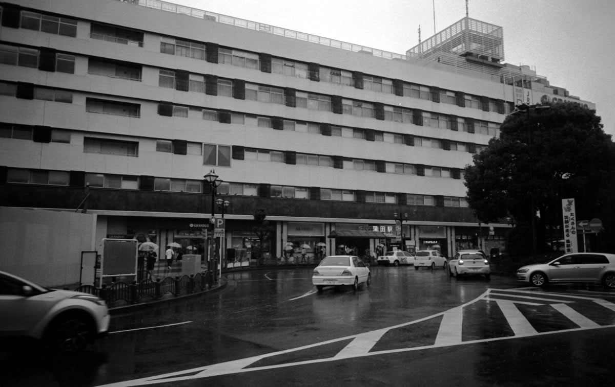 蒲田に餃子を食べに来ました｜Leica M5 + SUMMARON-M f5.6/28mm + Fomapan 400 Action