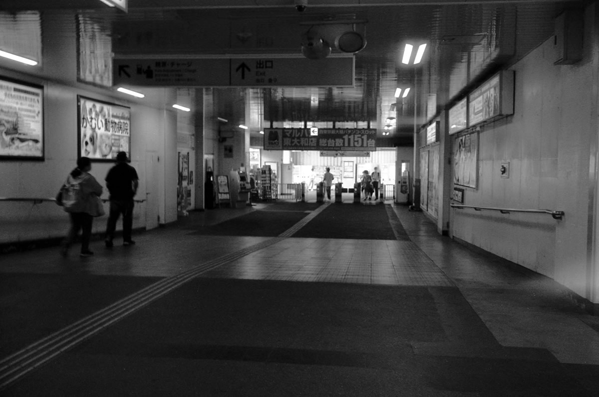 初めて降りる東大和駅｜Leica M3 + Summaron 35mm F3.5 with goggles + Marix 400