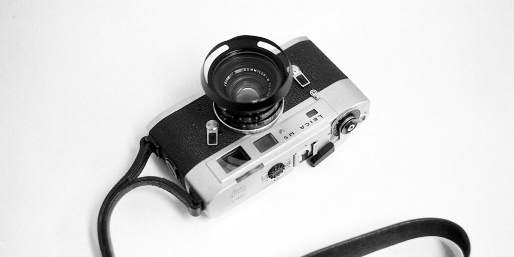 M5の電池を換えます(10数年ぶり)|Leica M3 + DR Summicron 1:2/50mm + Fomapan 400 Action