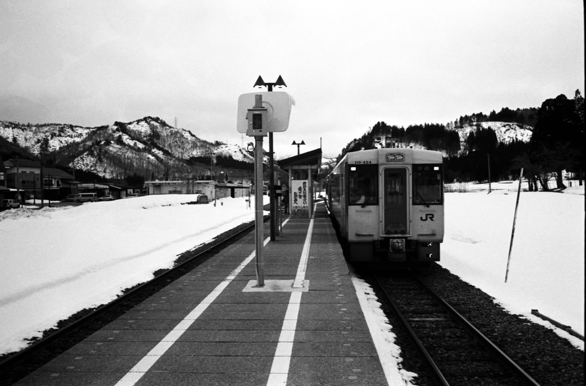 只見駅に到着｜Leica M3 + Summicron 35mm f/2 Goggles + Marix 400