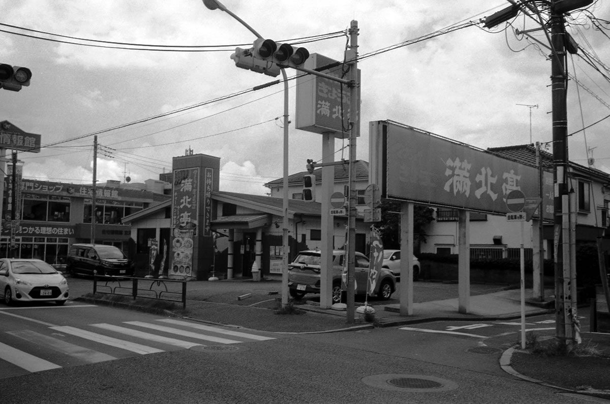 本日の目的地「満北亭」に到着｜Leica M3 + Summaron 35mm F3.5 with goggles + Marix 400