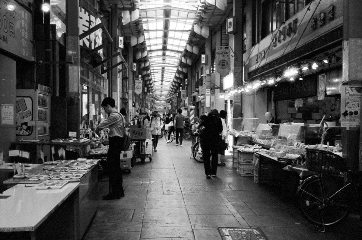 日中も大賑わい｜Rollei 35S + Fomapan 400 Action