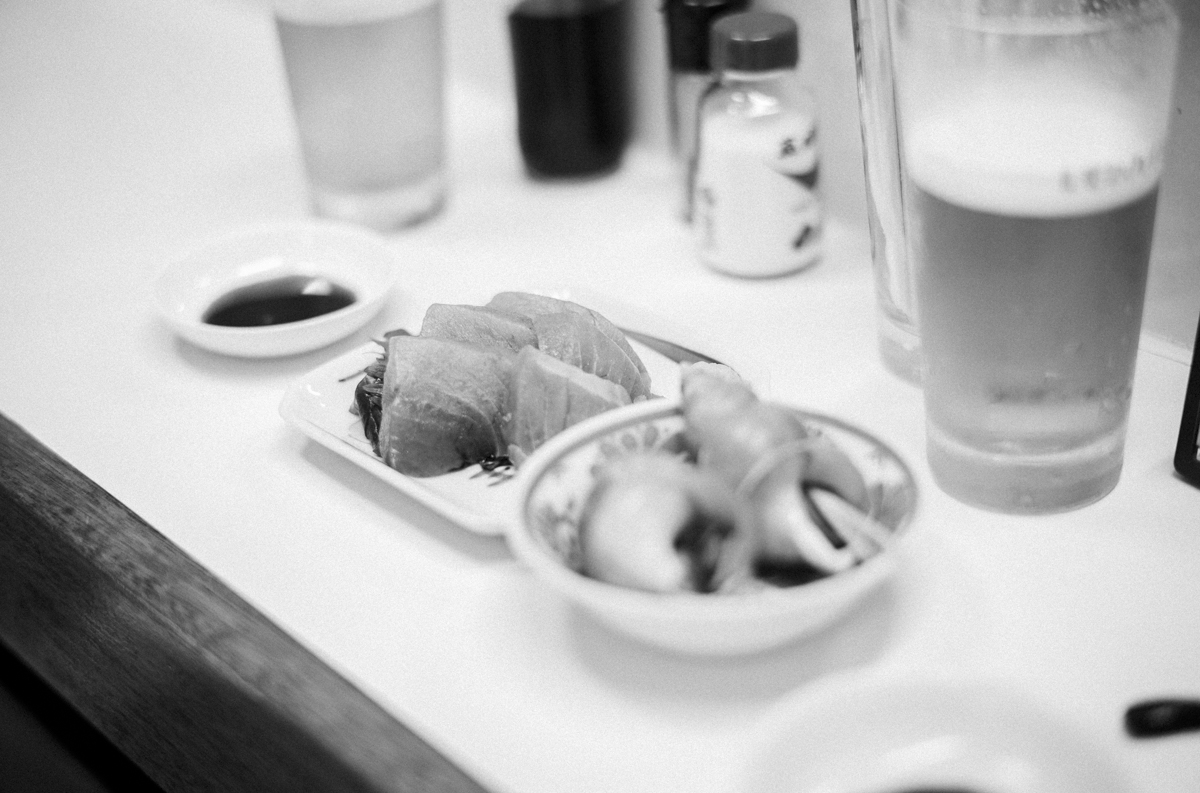 駅前酒場の刺身が美味しい！｜Leica M10 Monochrom + SUMMILUX-M f1.4/50mm ASPH.