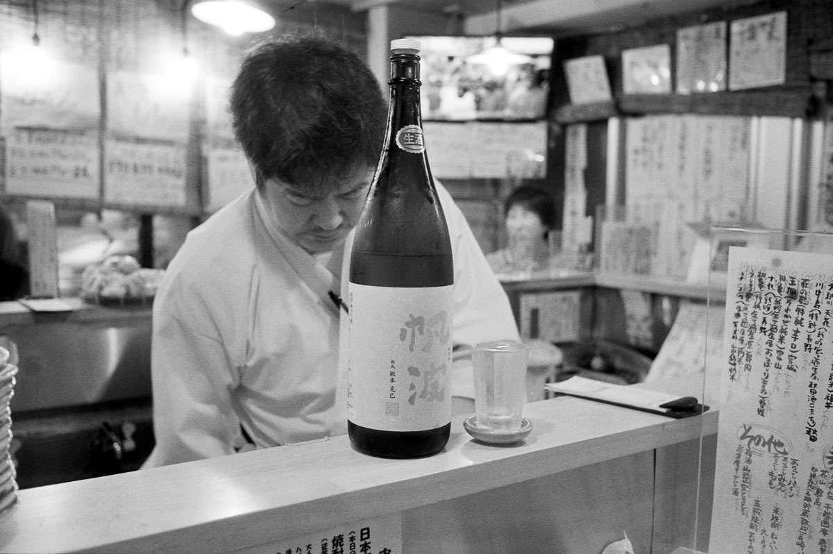 初めて見る日本酒がいっぱい｜Leica M5 + Summilux 35mm f1.4 + Marix 400