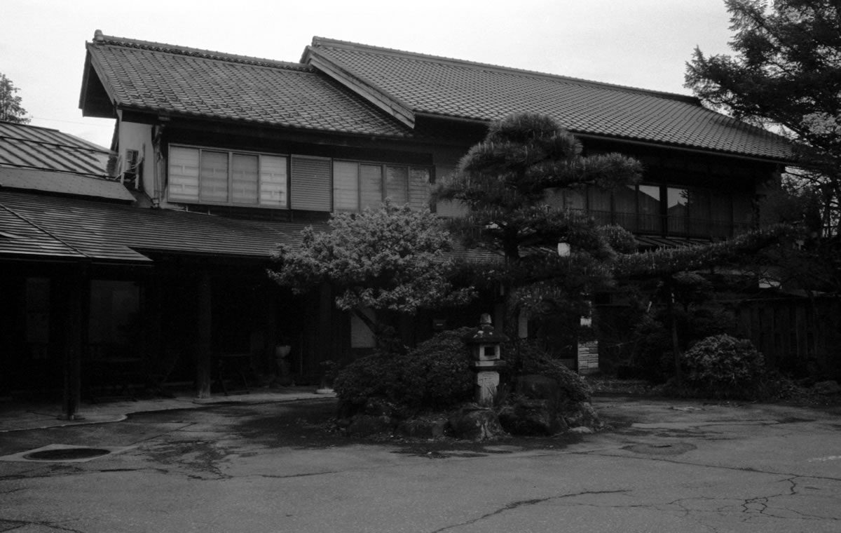 水芭蕉の蔵元｜Leica M3 + Summaron 35mm F3.5 with goggles + Fomapan 400 Action