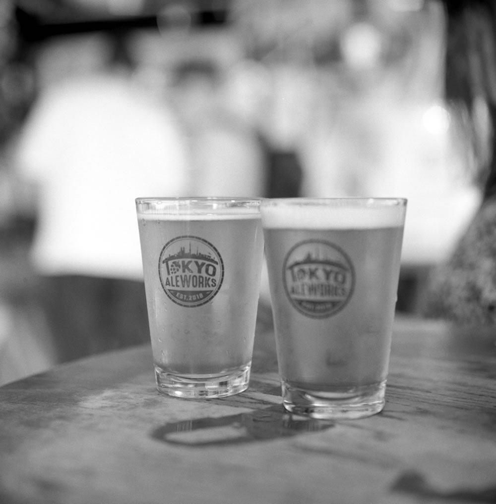 Tokyo Ale Worksはビールの種類が豊富！｜ROLLEIFLEX 2.8F + Rolleinar 1 Bay III + ILFORD HP5 PLUS