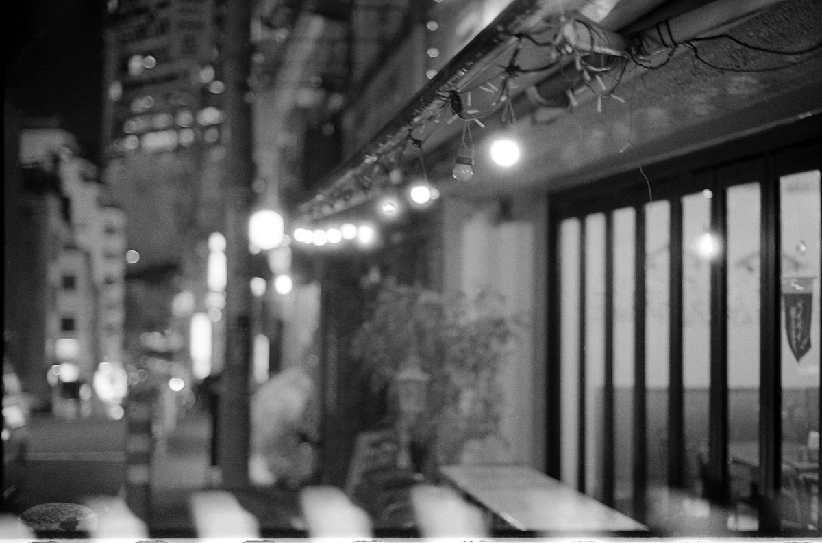 光線漏れ（タンクの蓋を開けたことによる）｜LEICA M5 + C Sonnar 50mm F1.5 + Kodak TRI-X 400