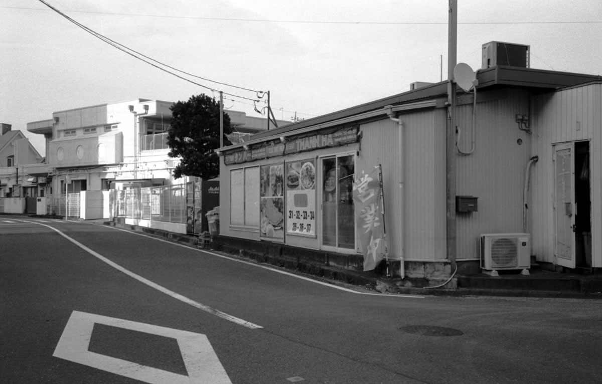 タンハーでベトナム料理をいただきます｜Rollei 35S + Fomapan 400 Action