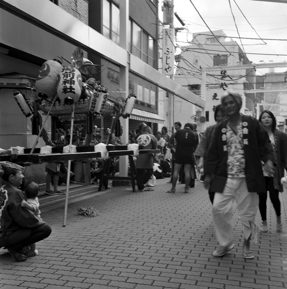 熱海はお祭りの真っ最中｜ROLLEIFLEX 3.5F + Kentmere 400