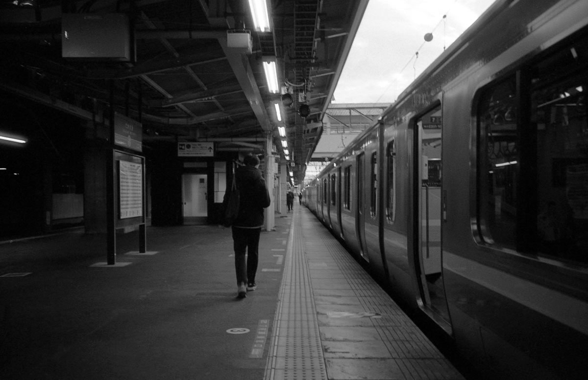 上野東京ラインで東京へ｜Leica M3 + Summaron 35mm F3.5 with goggles + Fomapan 400 Action