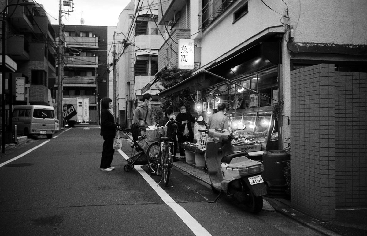 江戸川橋も良い街だなぁ｜Leica M3 + Summaron 35mm F3.5 with goggles + Fomapan 400 Action