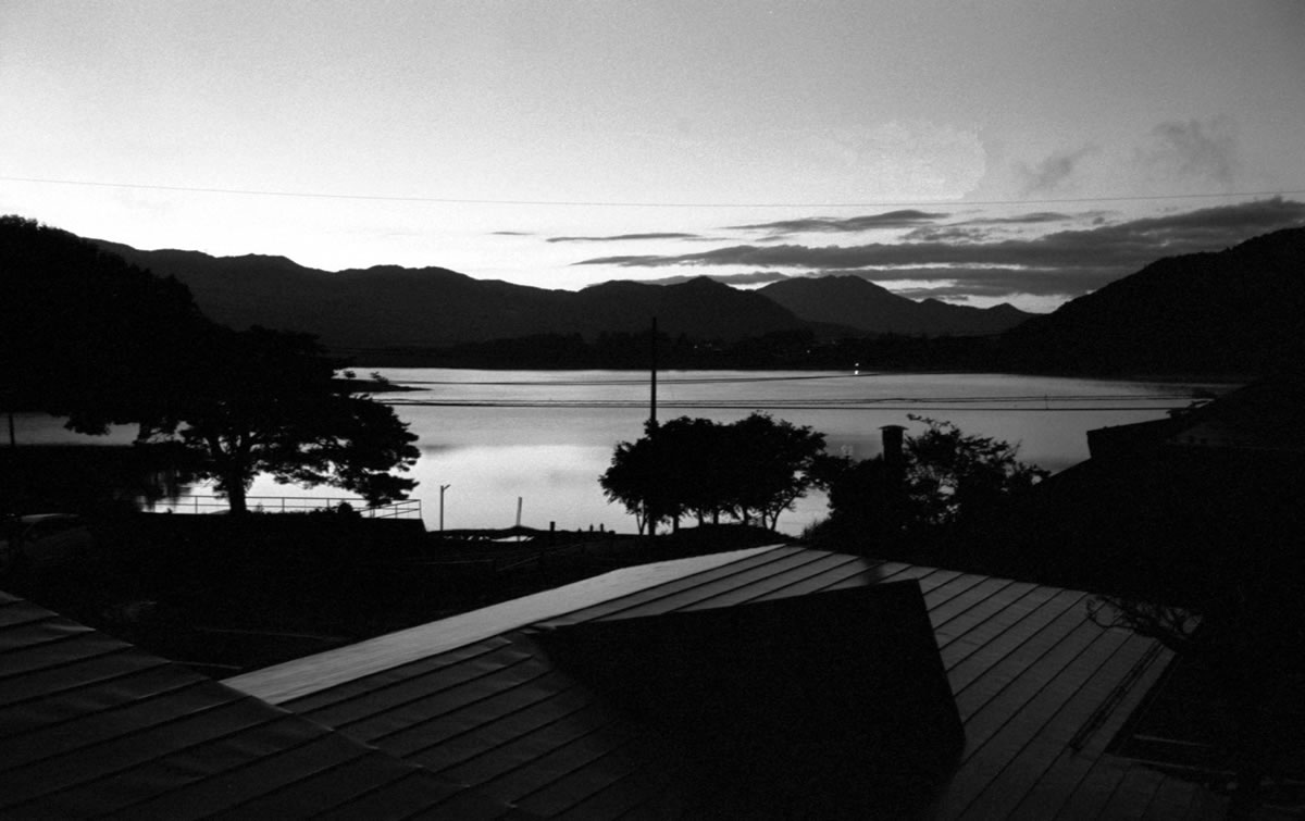 河口湖の夕暮れ｜Rollei 35S + Fomapan 400 Action