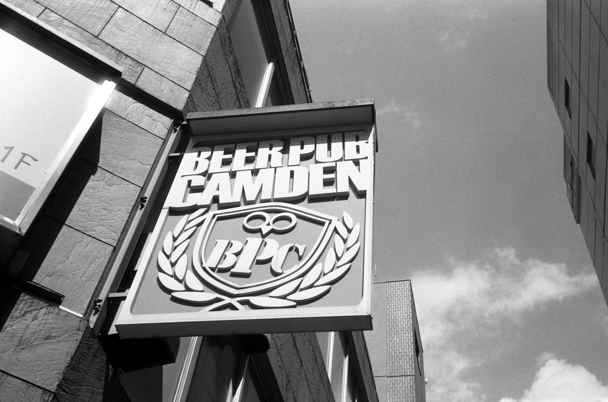 BEER PUB CAMDENとな？｜Rollei 35S + MARIX 400