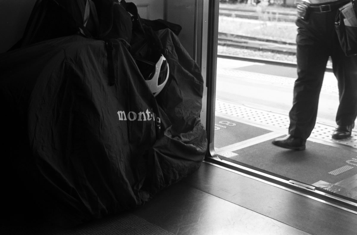 帰りは電車で｜Leica M3 + DR Summicron 1:2/50mm + Marix 400