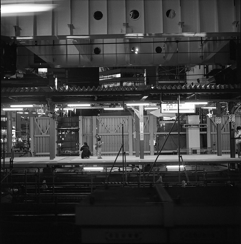 渋谷駅を出発｜ROLLEIFLEX 2.8F + Kodak TRI-X 400