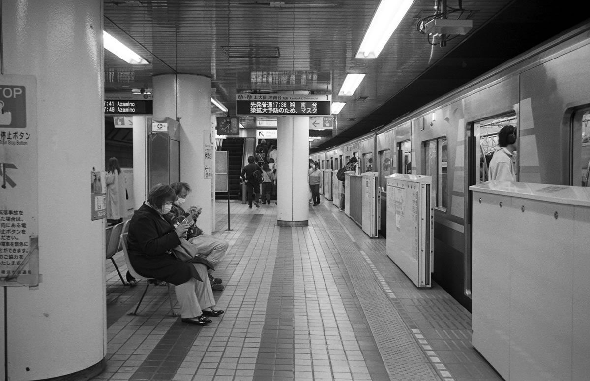 伊勢佐木長者町に到着｜Leica M3 + Summaron 35mm F3.5 with goggles + ILFORD HP5 PLUS