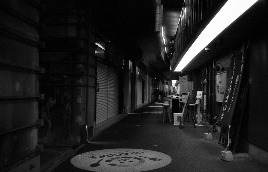 有楽町に向かいます|Leica M3 + Summaron 35mm F3.5 with goggles + Fomapan 400 Action
